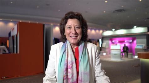 bencomm|Kim Farina.